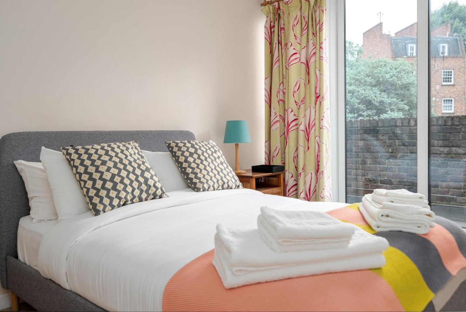 Апартаменты Guestready - Lovely Ground Floor Duplex With Patio In Southbank Лондон Экстерьер фото