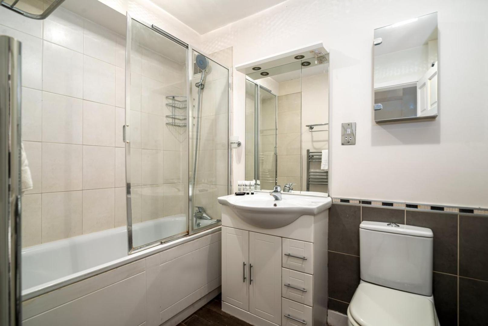 Апартаменты Guestready - Lovely Ground Floor Duplex With Patio In Southbank Лондон Экстерьер фото