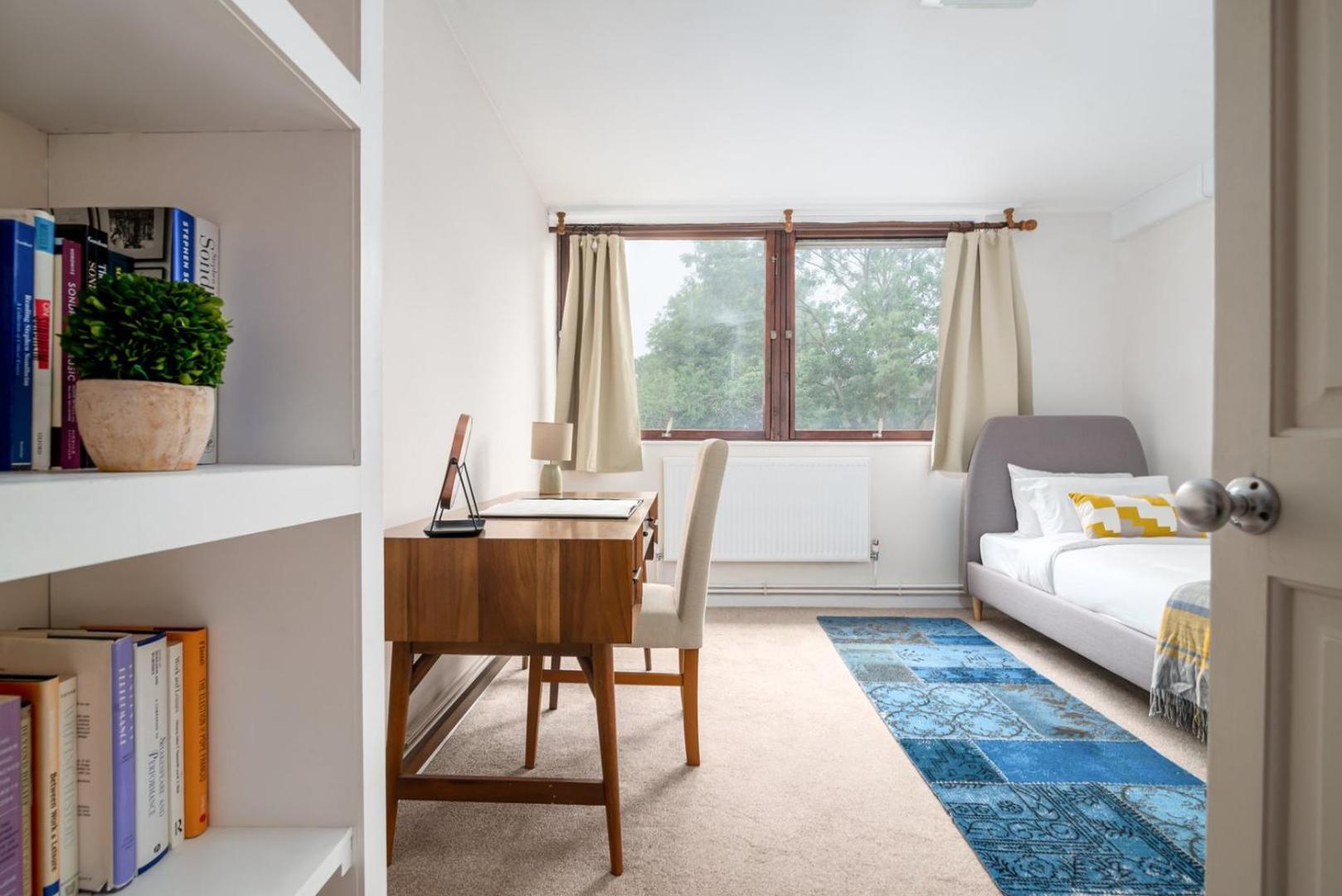 Апартаменты Guestready - Lovely Ground Floor Duplex With Patio In Southbank Лондон Экстерьер фото
